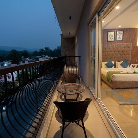 Holywater Hotel By Ganga Kinare #150 Mts From Ganga Ghat Ришикеш Экстерьер фото