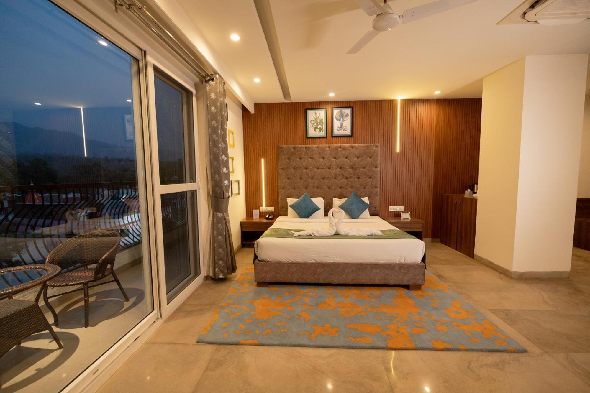 Holywater Hotel By Ganga Kinare #150 Mts From Ganga Ghat Ришикеш Экстерьер фото