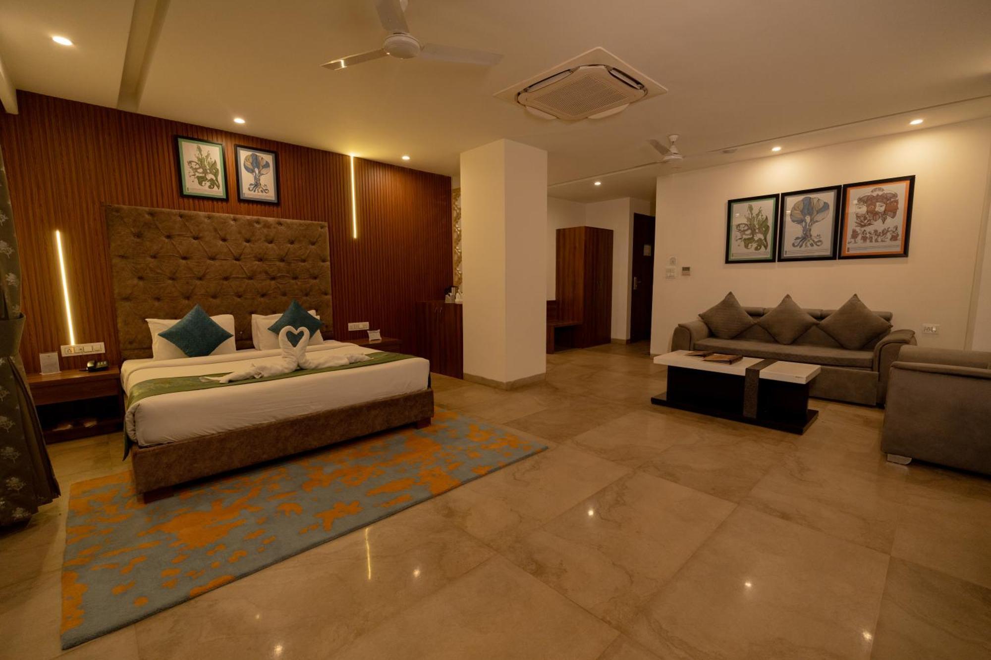 Holywater Hotel By Ganga Kinare #150 Mts From Ganga Ghat Ришикеш Экстерьер фото
